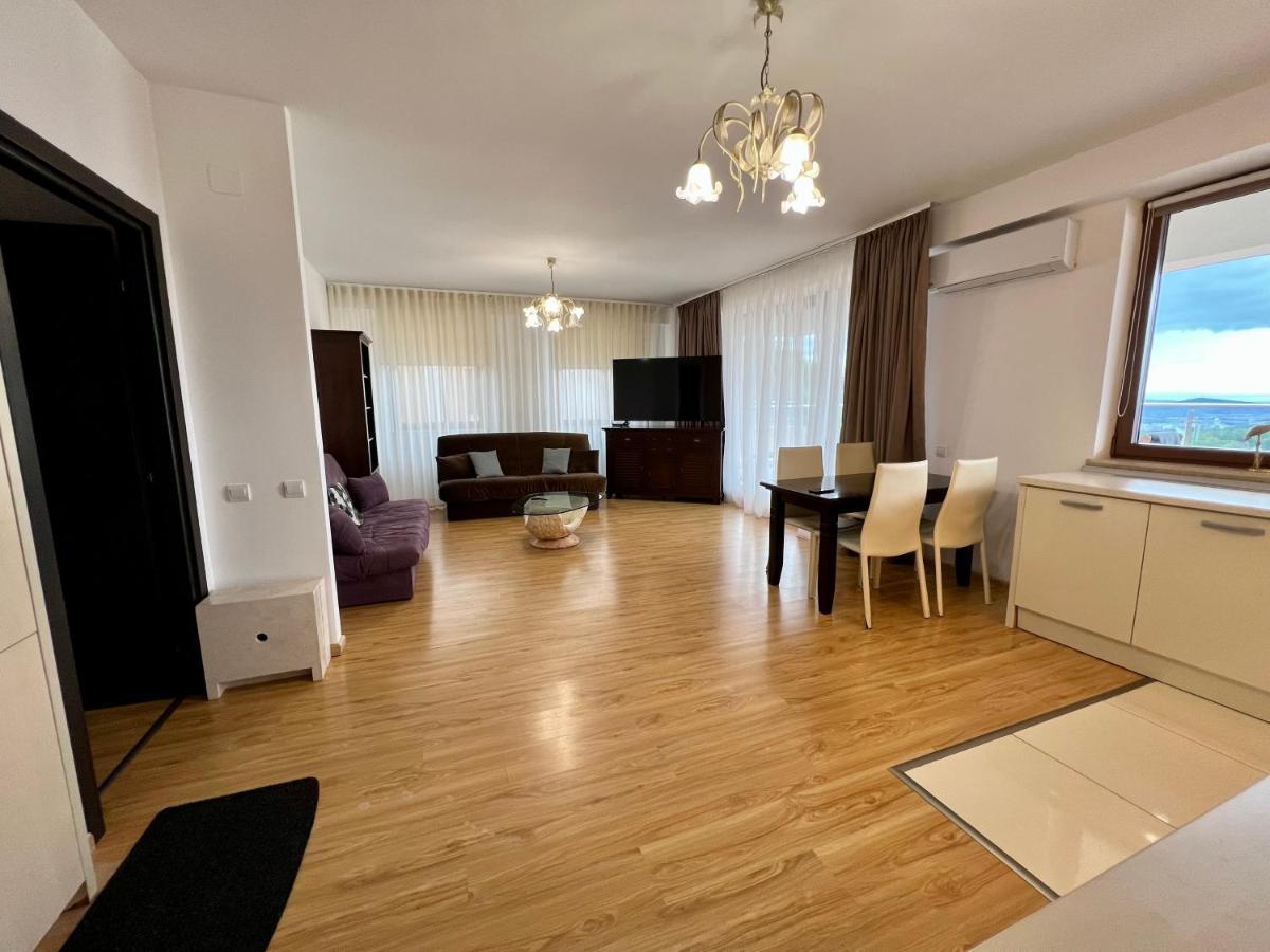 #3 Coroni Seasons Apartment *
